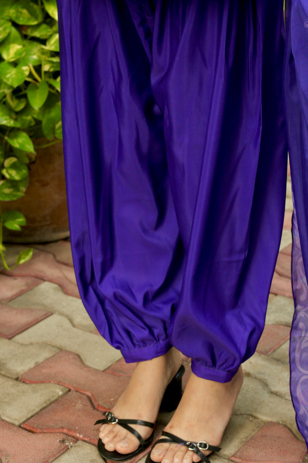 Plum balloon trouser detail